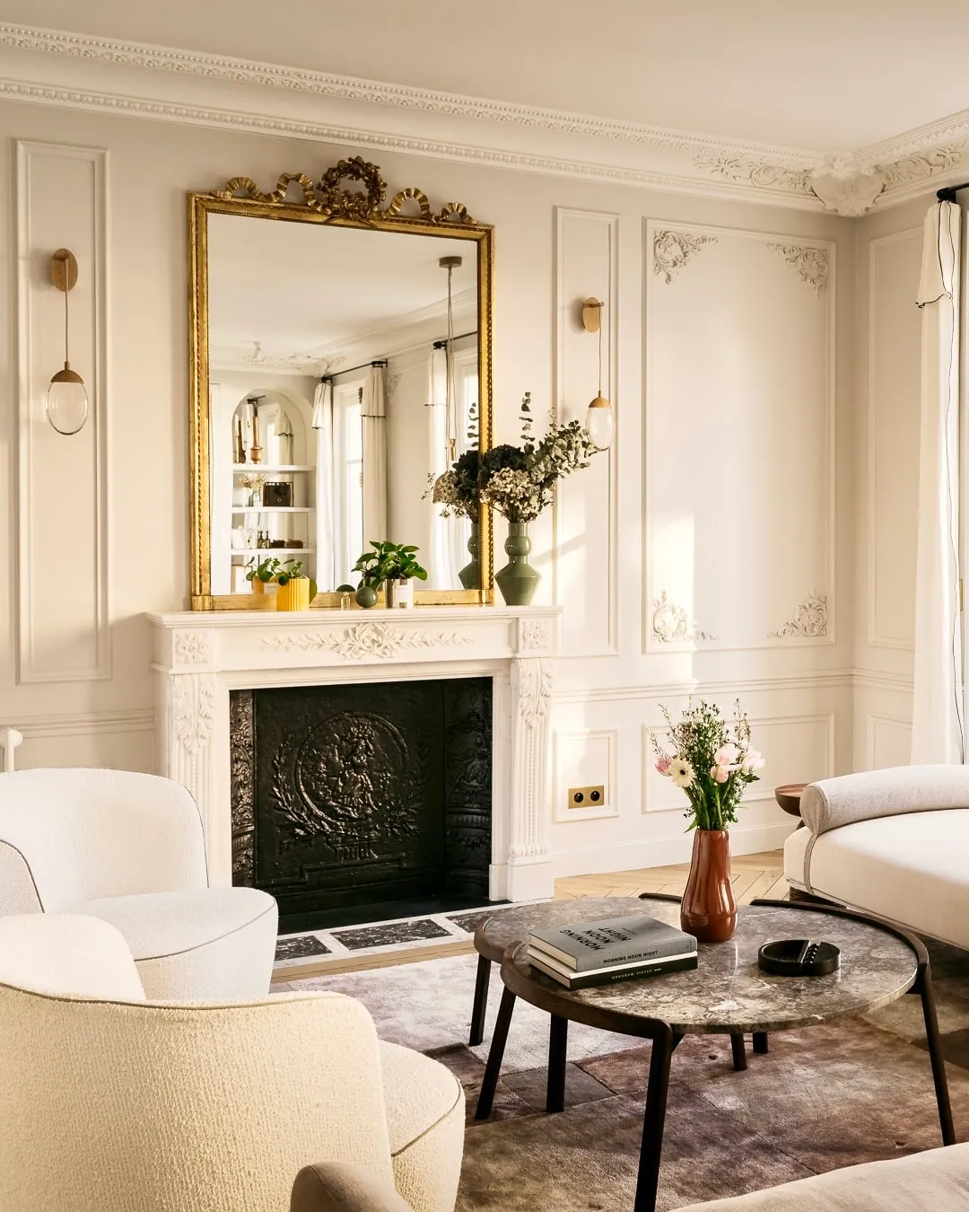 A Parisian salon with its fireplace and gilt mirror